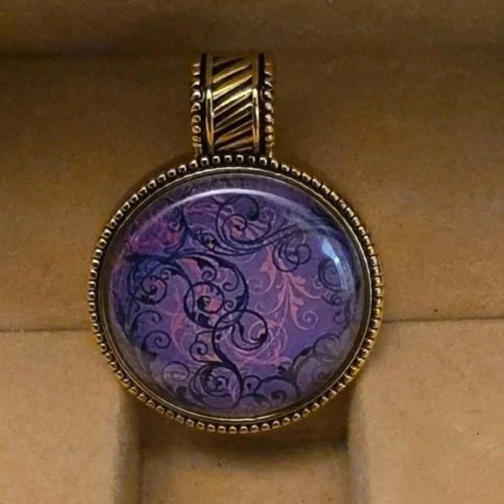 Magnabilities Interchangeable Pendant 1.25 In Round Gold Tone W/6 Inserts